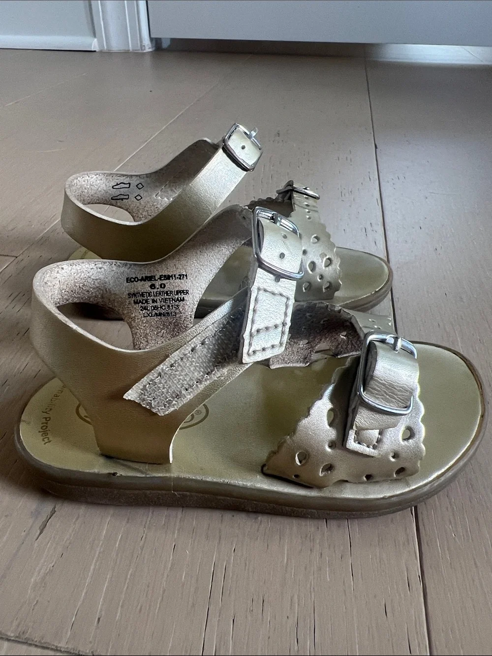 FootMates Metallic Gold Toddler Sandals with Buckle Straps